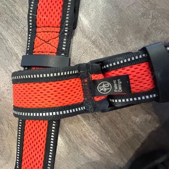 Orange reflective step in dog harness - Picture 4 of 5